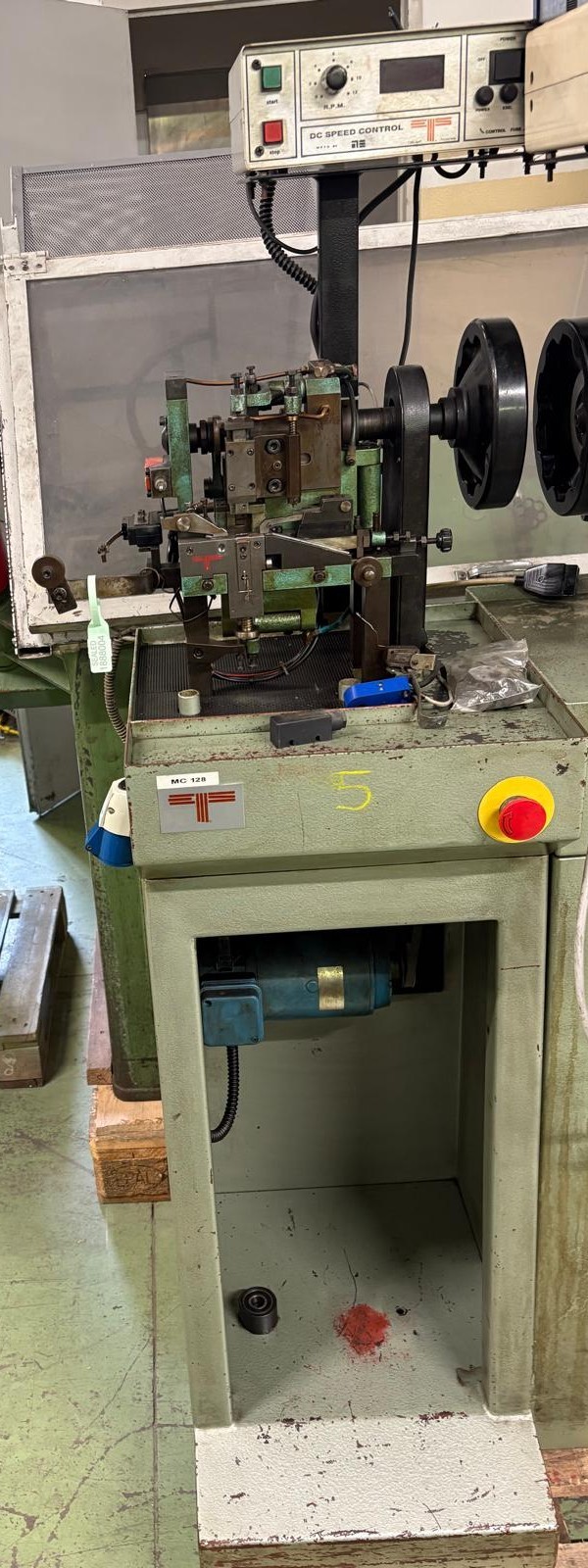 Macchina per inserimento paletto