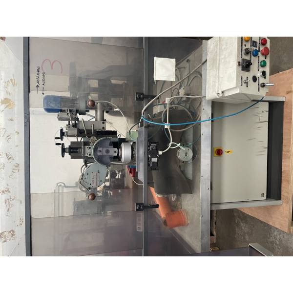 Diamond cutting machine for medals